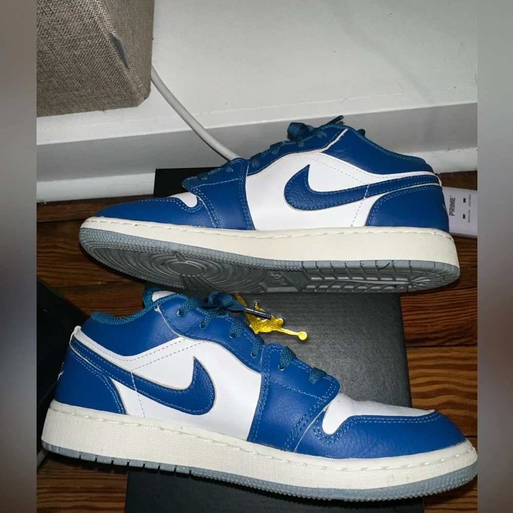 Air Jordan 1 Low SE | Industrial blue | GS size 7 | Womens 8.5 - Picture 3 of 9